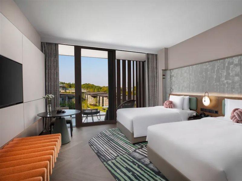 Hotel Indigo Suzhou Yangcheng Lake, an IHG Hotel Bagian luar foto