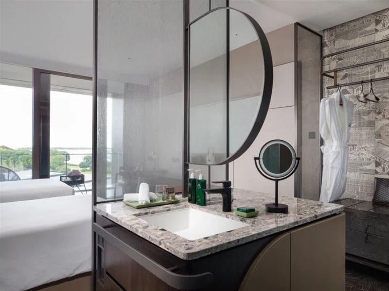 Hotel Indigo Suzhou Yangcheng Lake, an IHG Hotel Bagian luar foto