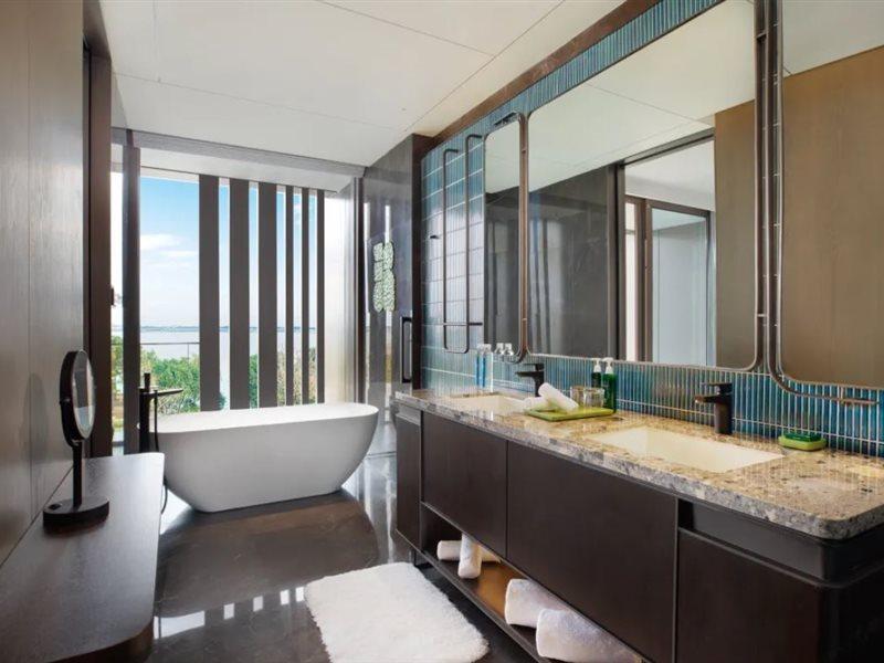 Hotel Indigo Suzhou Yangcheng Lake, an IHG Hotel Bagian luar foto