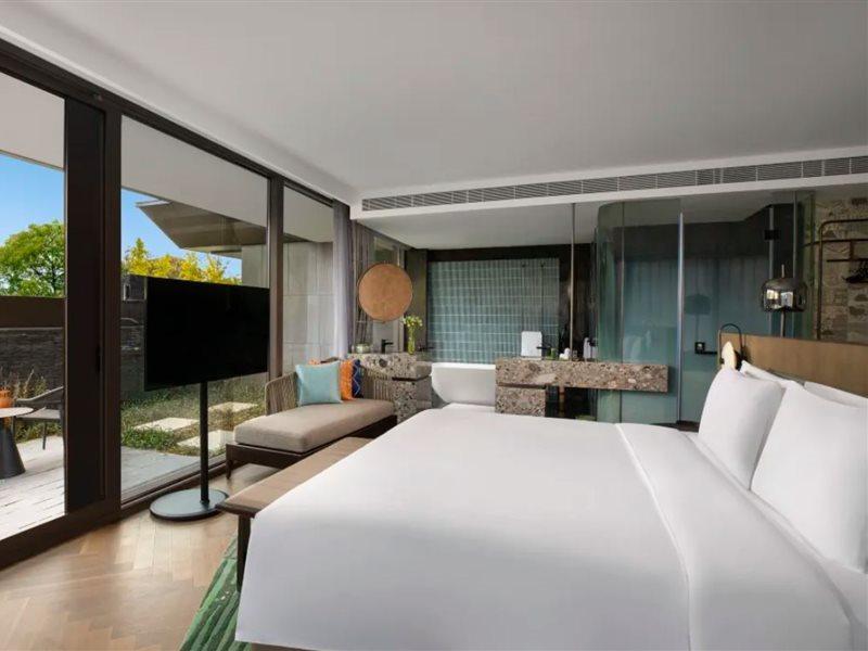 Hotel Indigo Suzhou Yangcheng Lake, an IHG Hotel Bagian luar foto