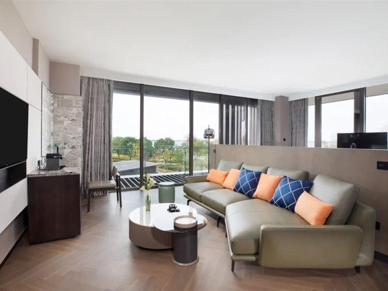 Hotel Indigo Suzhou Yangcheng Lake, an IHG Hotel Bagian luar foto