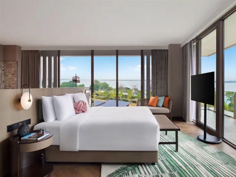 Hotel Indigo Suzhou Yangcheng Lake, an IHG Hotel Bagian luar foto