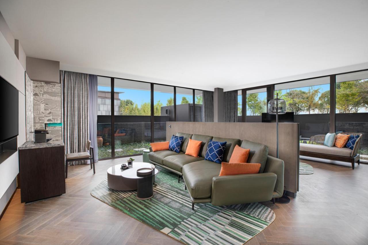 Hotel Indigo Suzhou Yangcheng Lake, an IHG Hotel Bagian luar foto