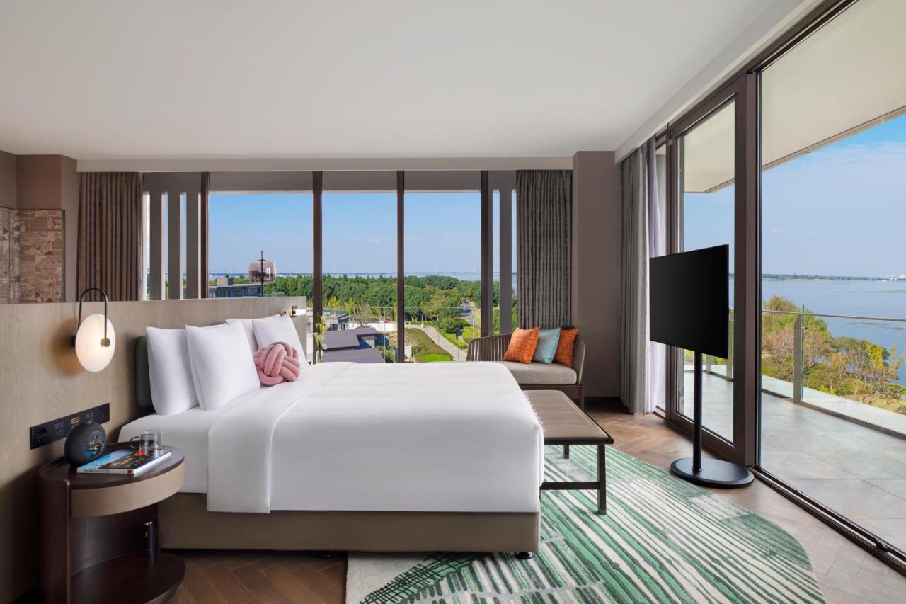 Hotel Indigo Suzhou Yangcheng Lake, an IHG Hotel Bagian luar foto