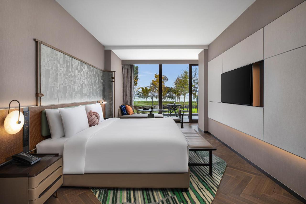 Hotel Indigo Suzhou Yangcheng Lake, an IHG Hotel Bagian luar foto