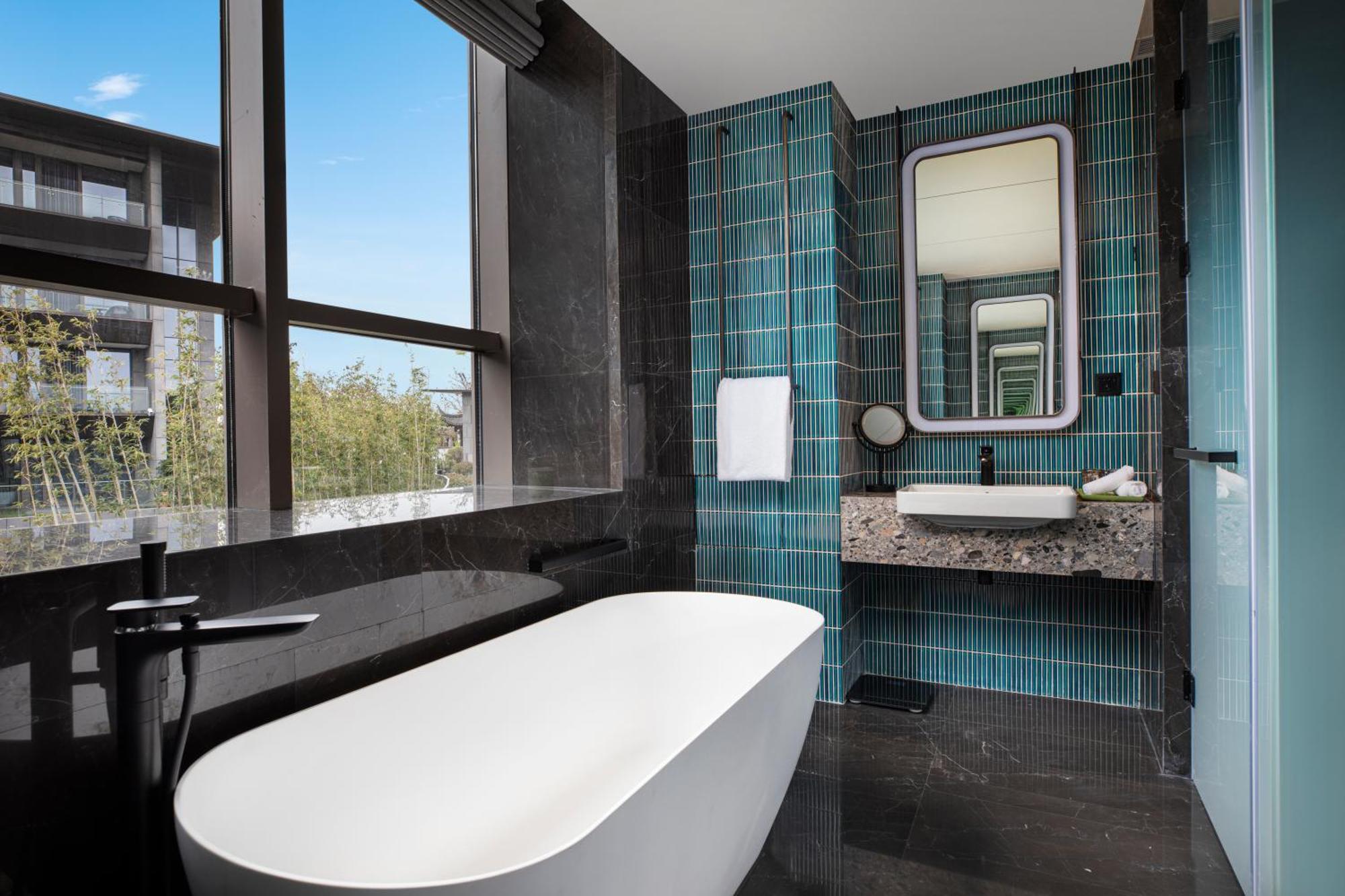 Hotel Indigo Suzhou Yangcheng Lake, an IHG Hotel Bagian luar foto