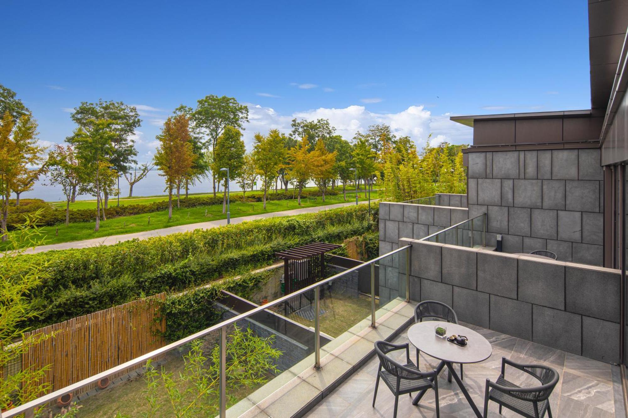 Hotel Indigo Suzhou Yangcheng Lake, an IHG Hotel Bagian luar foto