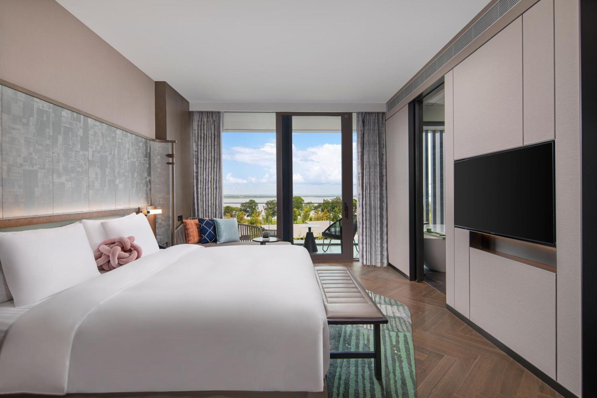 Hotel Indigo Suzhou Yangcheng Lake, an IHG Hotel Bagian luar foto