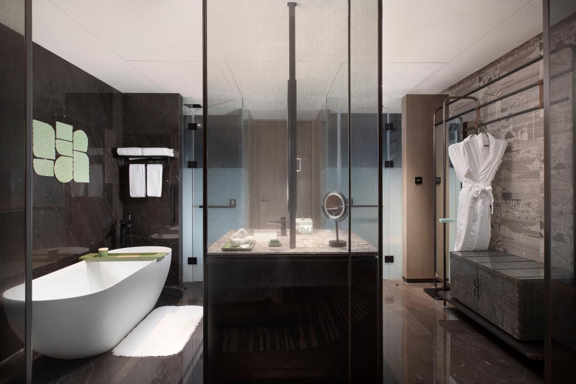 Hotel Indigo Suzhou Yangcheng Lake, an IHG Hotel Bagian luar foto