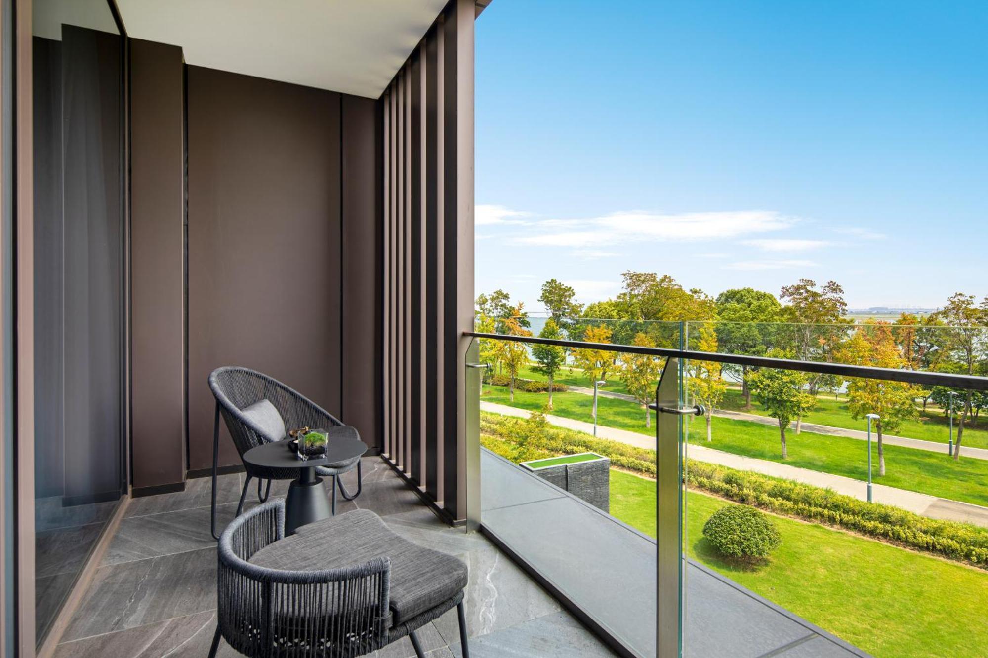 Hotel Indigo Suzhou Yangcheng Lake, an IHG Hotel Bagian luar foto
