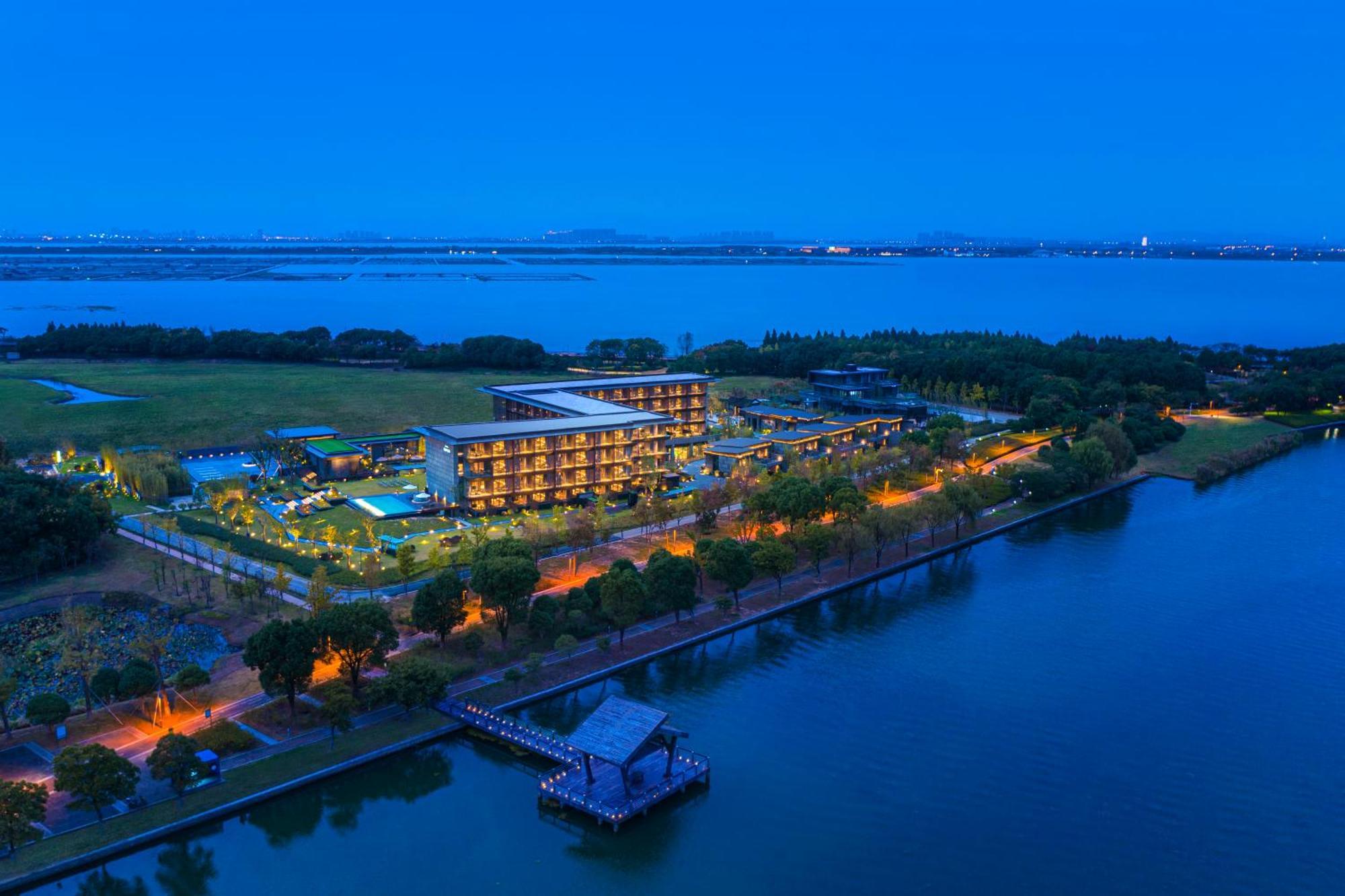 Hotel Indigo Suzhou Yangcheng Lake, an IHG Hotel Bagian luar foto