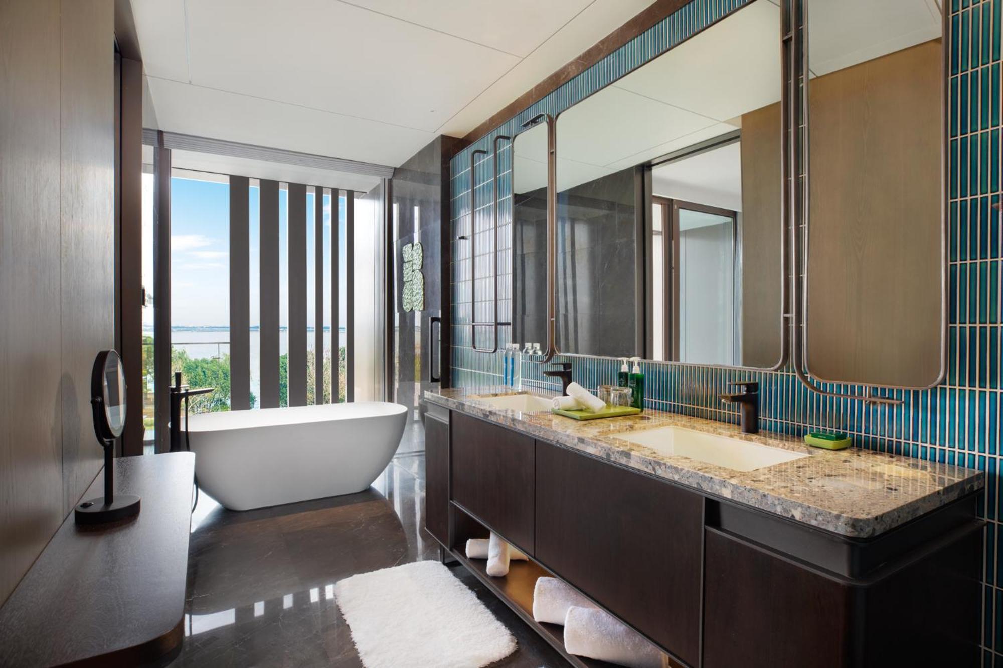 Hotel Indigo Suzhou Yangcheng Lake, an IHG Hotel Bagian luar foto