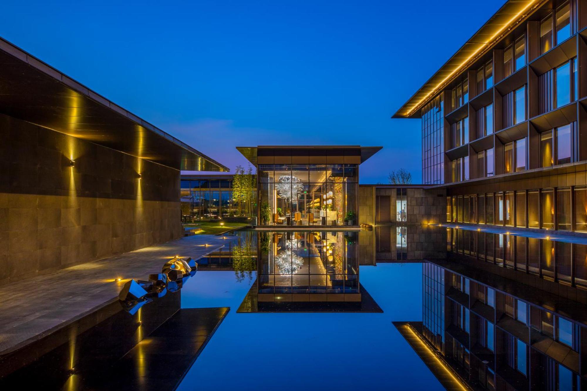 Hotel Indigo Suzhou Yangcheng Lake, an IHG Hotel Bagian luar foto